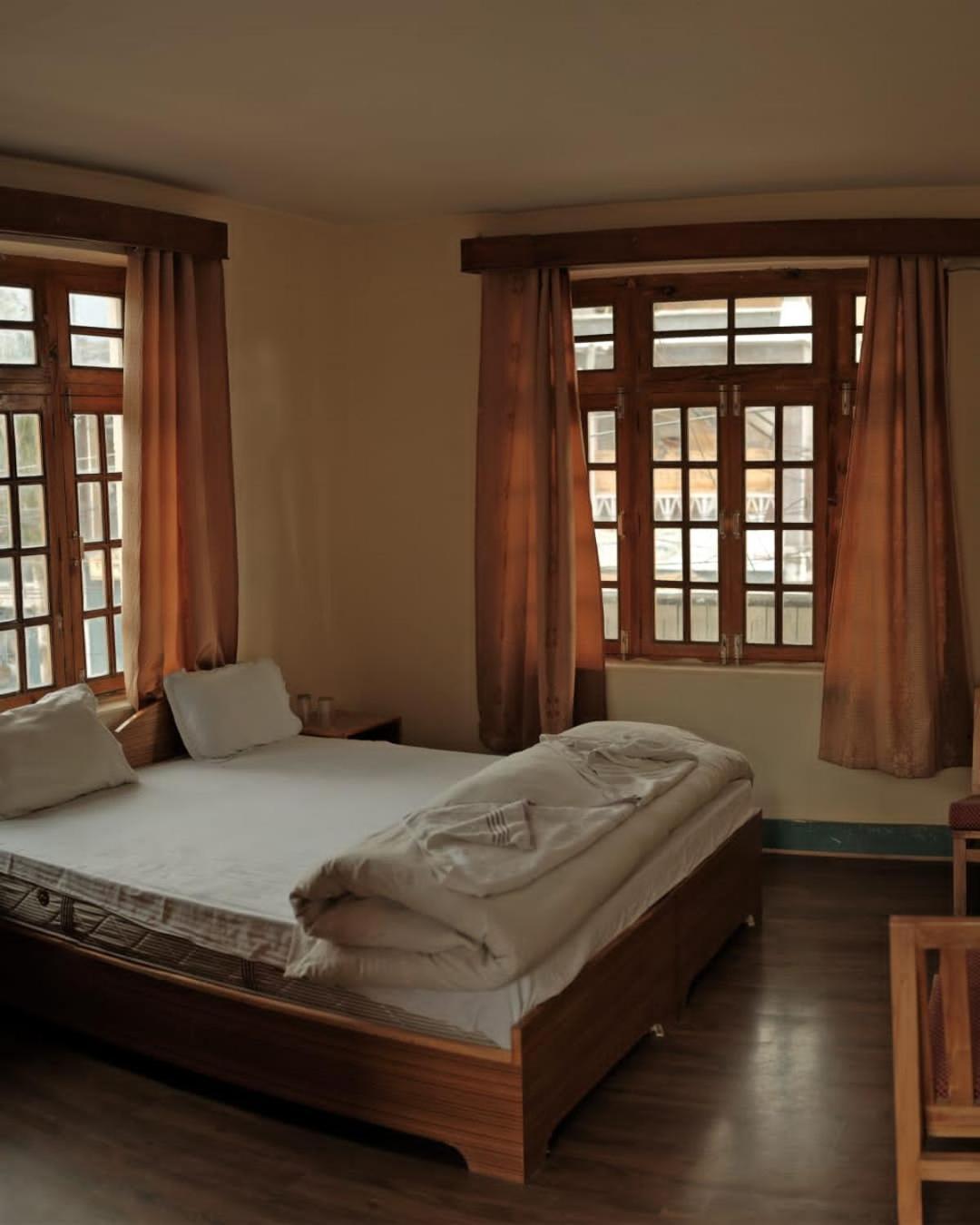 Hotel Lonchay Residency ليه المظهر الخارجي الصورة